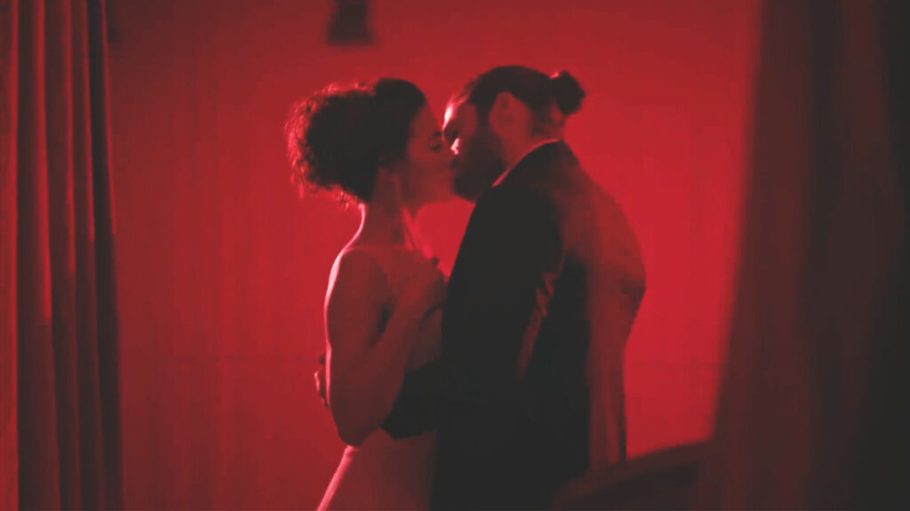 erkenci kus kiss scene