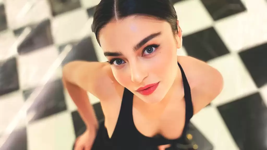 Ayça Ayşin Turan hd Black