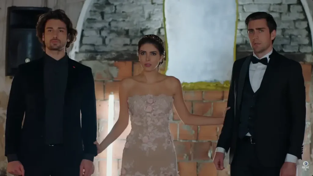 Deniz Baysal and Çağlar Ertuğrul in Fazilet Hanım ve Kızları